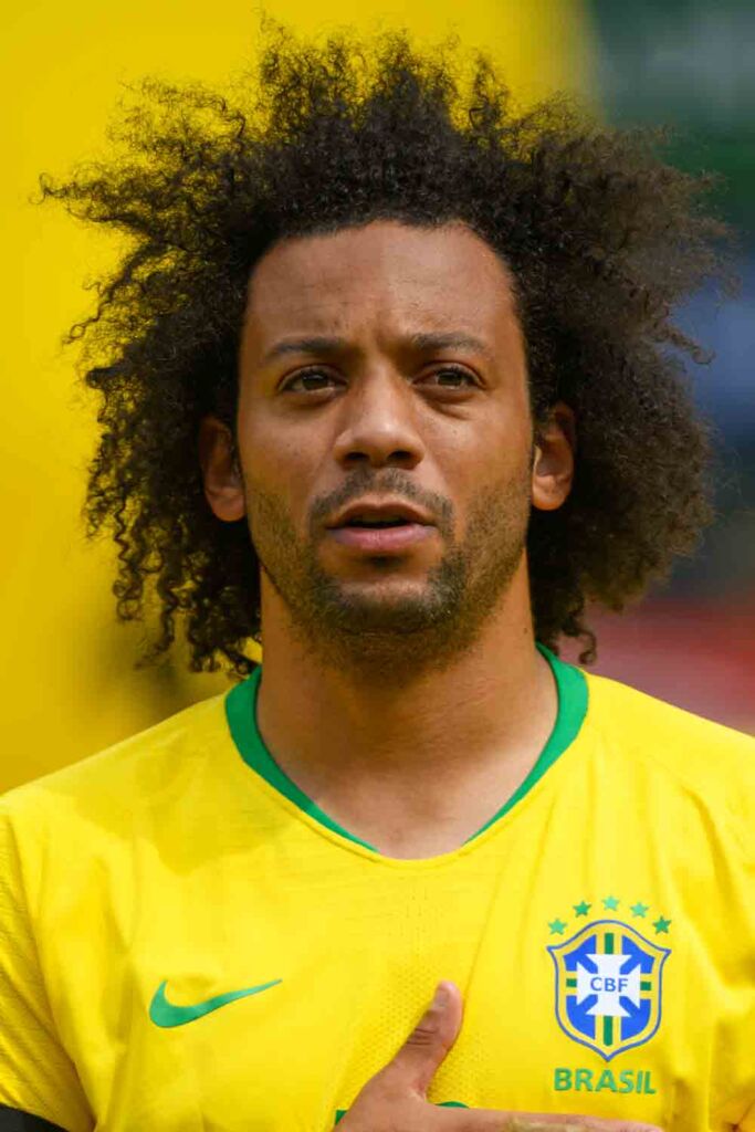 Marcelo com a camisa da seleção brasileira (Imagem: Granada)