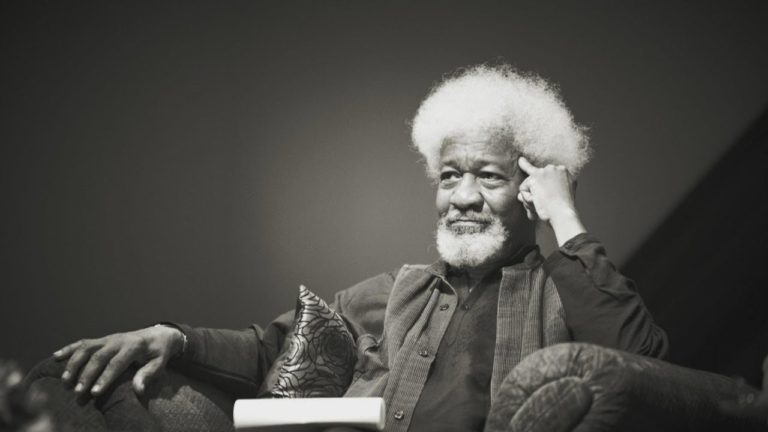 wole-soyinka-primeiro-africano-a-ganhar-o-nobel-de-literatura