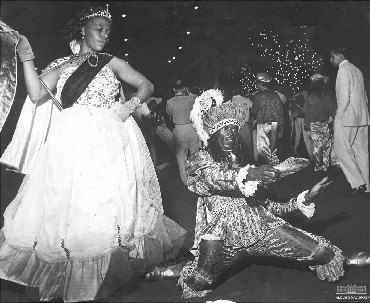 Desfile da Estação Primeira de Mangueira. Carnaval de 1957. (Foto: Arquivo Nacional / Fundo Correio da Manhã)