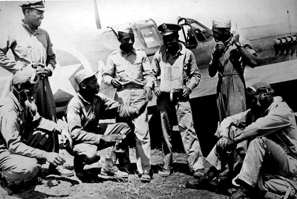 Tuskegee Airmen em base.