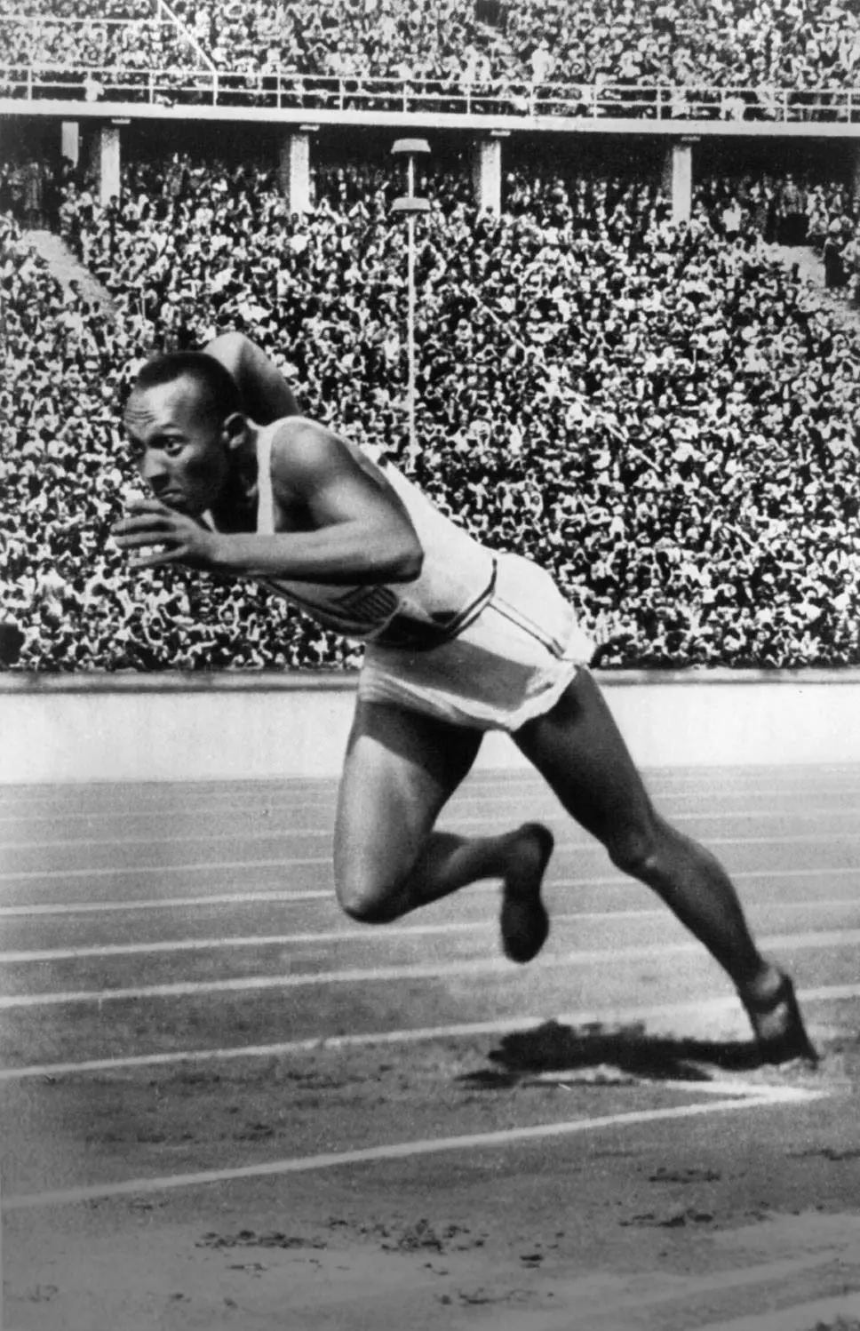 Jesse Owens nas olimpíadas de 1936, em Berlim.
