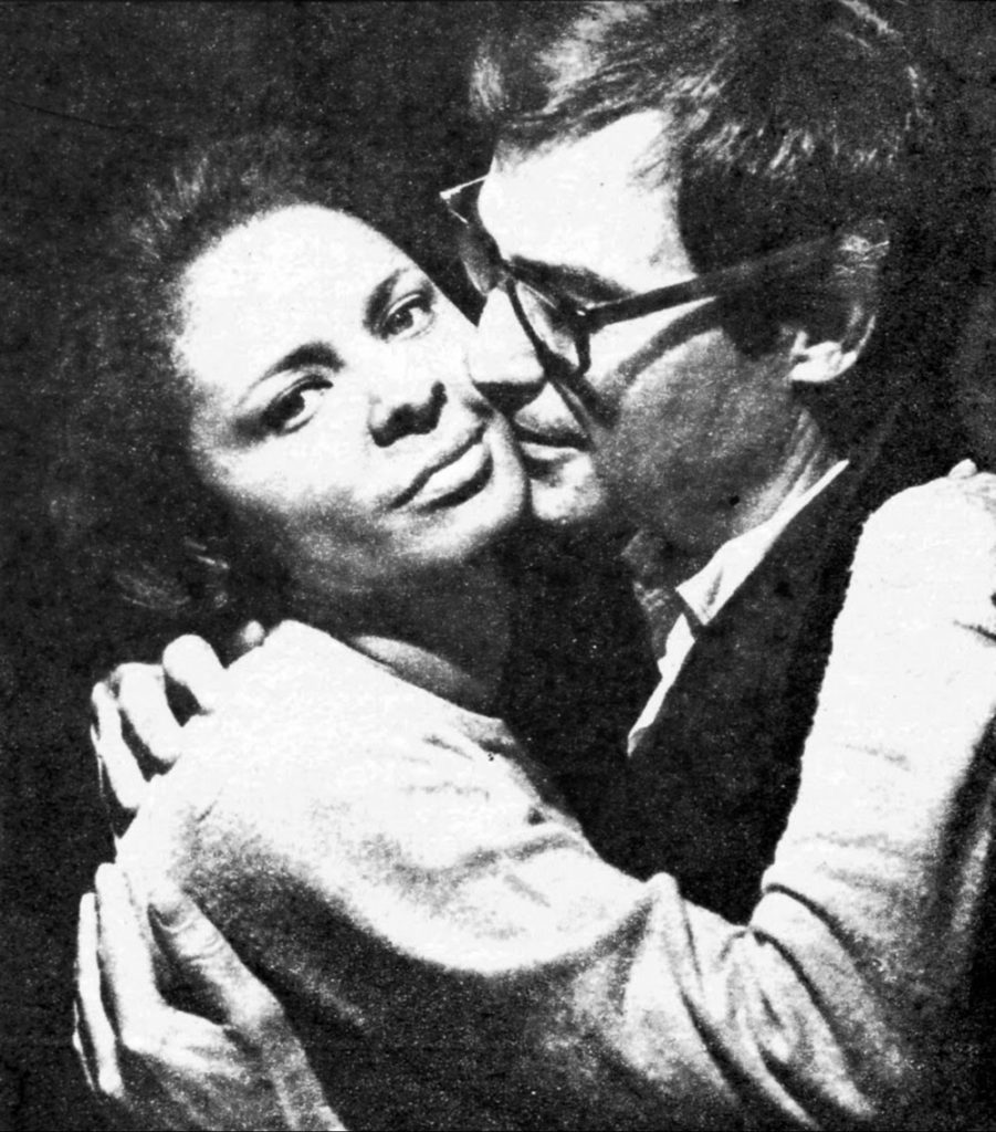 Yolanda Braga com Leonardo Villar em "A Cor da Sua Pele" (TV Tupi, 1965), novela de Walter George Durst, baseada em original de Abel Santa Cruz.