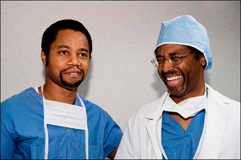 Cuba Gooding Jr. ao lado de Ben Carson (Imagem: Reprodução)