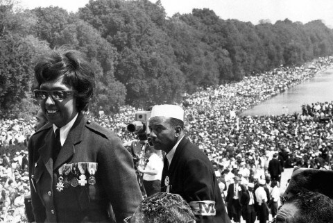 Josephine Baker durante a Marcha de Washington, em 1963, da qual participou a convite de Martin Luther King Jr. (Foto: Reprodução)