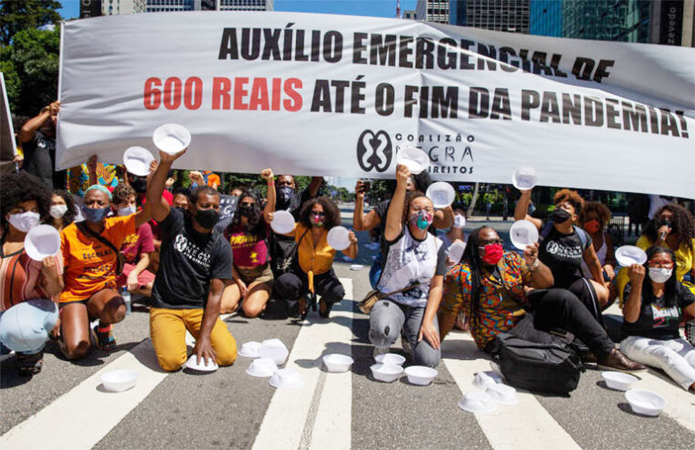 Manifestantes com faixa da Coalizão Negra por Direitos em manifestação na Avenida Paulista (Imagem: Reprodução)