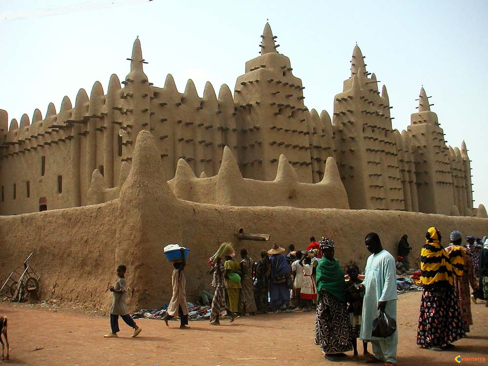 Grande Mesquita de Djenné, do século XIII, o maior edifício em adobe do mundo.