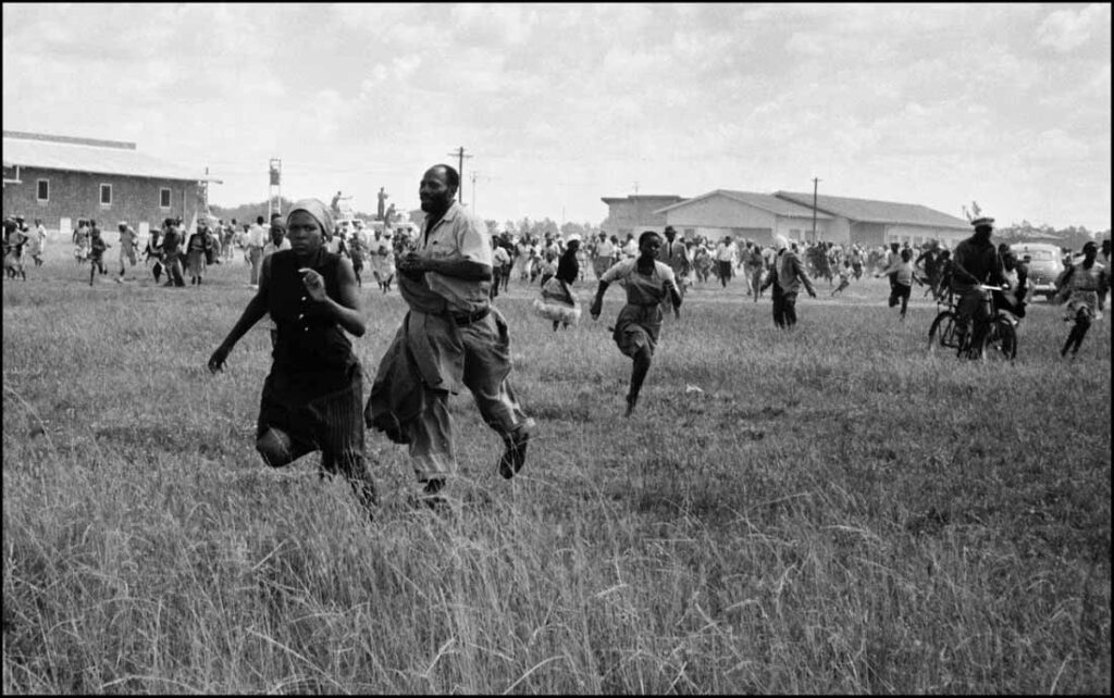 O Massacre de Sharpeville. (Foto: Ian Berry | MAGNUM PHOTOS)