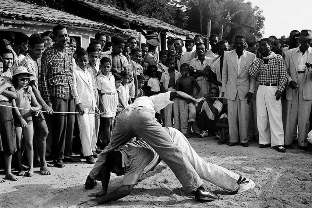 Luta em roda de capoeira (Imagem: Reprodução | Carta Capital)