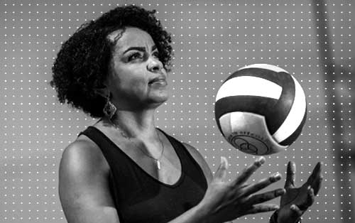 Fofão, ex-levantadora de vôlei e técnica pioneira da seleção sub-17 do Brasil (Imagem: Bruno Santos | Folha Press)