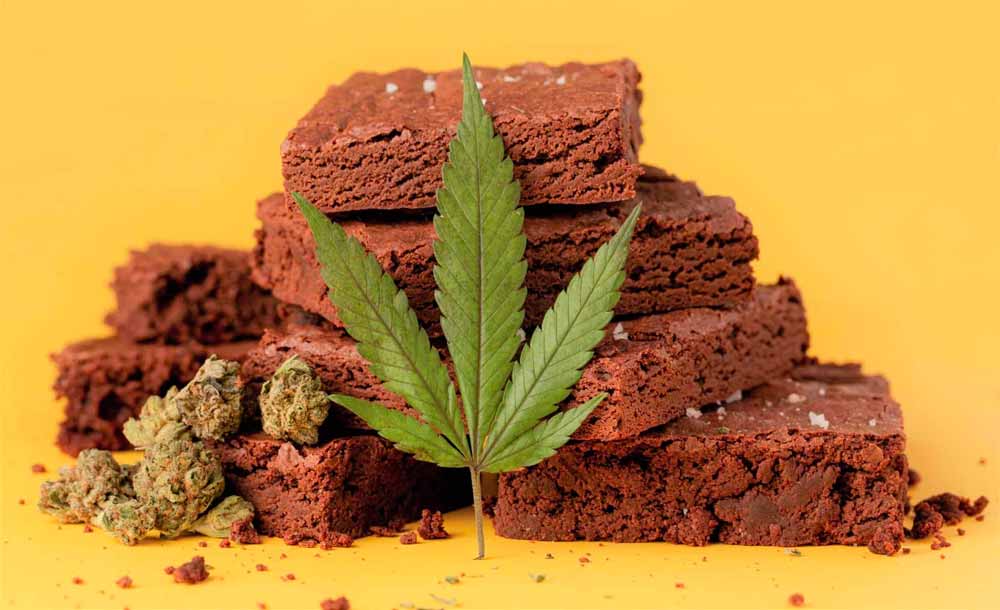 Folha e brownies de maconha