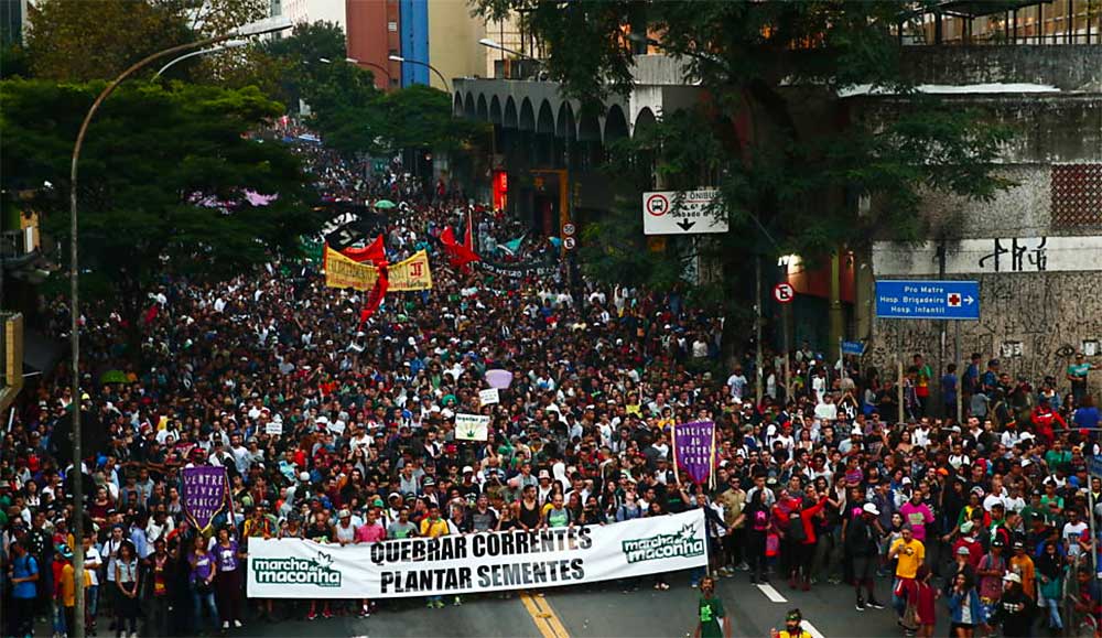 Marcha da Maconha na Avenida Paulista (Imagem: Adriano Vizoni | Folhapress)