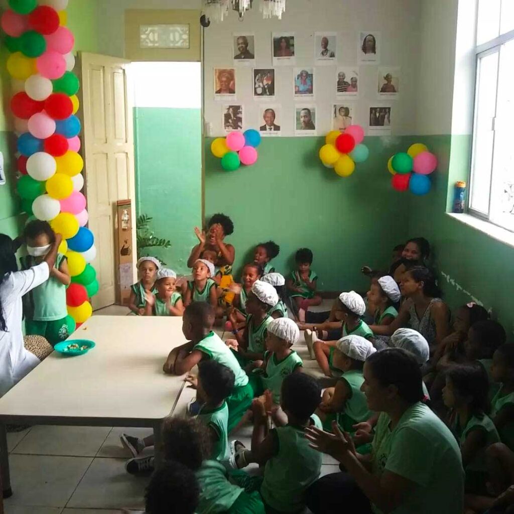 Atividade na Escola Comunitária Maria Gregória (Imagem: Divulgação)