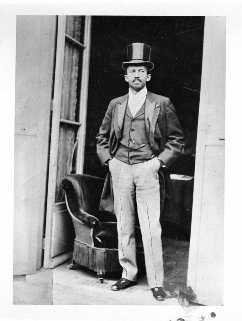 W. E. B. Du Bois na Exposição Internacional de Paris, 1900. (Imagem: Bibliotecas Amherst da Universidade de Massachusetts)