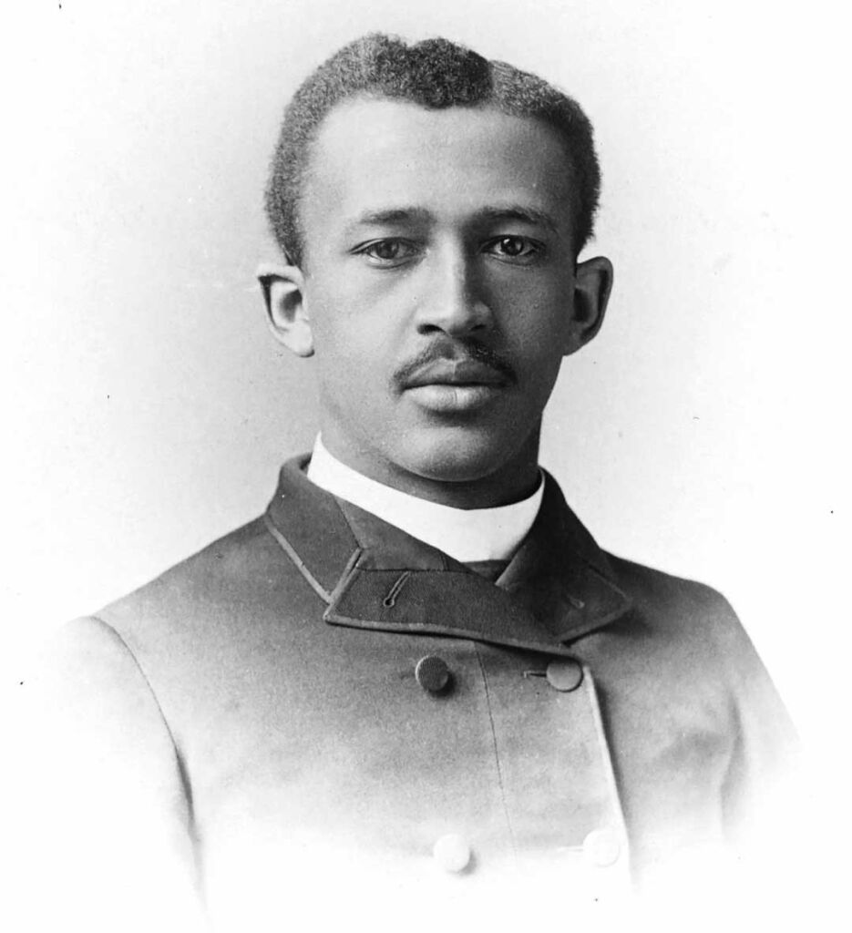 W.E.B. Du Bois recebeu seu segundo diploma de bacharel em Harvard em 1890. Em 1895, ele se tornou o primeiro afro-americano a receber um doutorado. de Harvard. (Imagem: Arquivos da Universidade de Harvard)