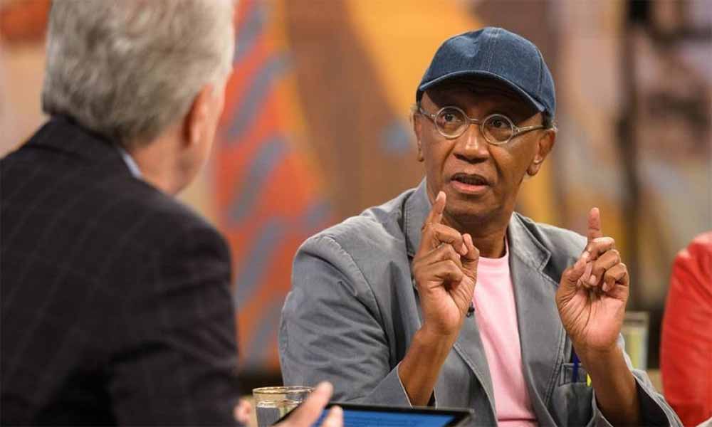 Helio Santos em participação no programa Conversa com Bial (Imagem: Ramon Vasconcelos | Rede Globo | Divulgação)