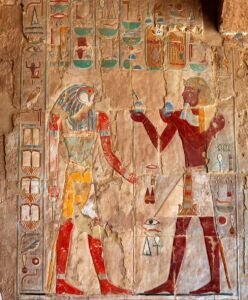 Registros no templo de Hatshepsut – Luxor, Egito (Imagem: Diego Delso, delso.photo | CC BY-SA, 2024)