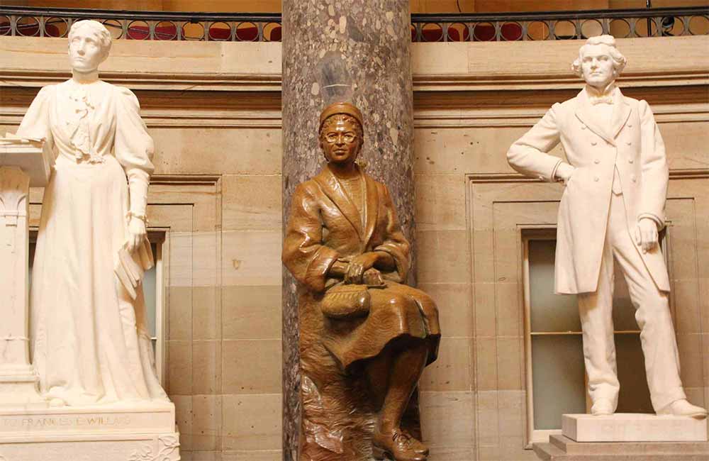 Estátua de bronze de Rosa Parks no Capitólio dos EUA (Imagem: RNS | Adelle M. Banks)