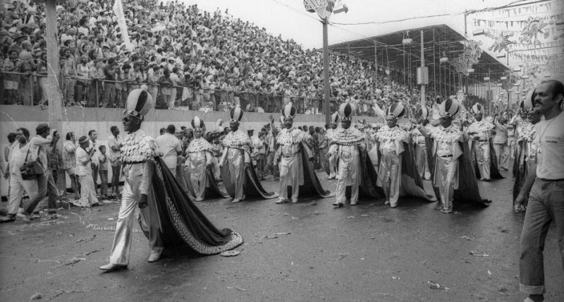 Cartola no desfile da Mangueira, durante o Estado Novo (Foto: Wikimedia Commons)